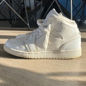 Jordan one mid triple white used